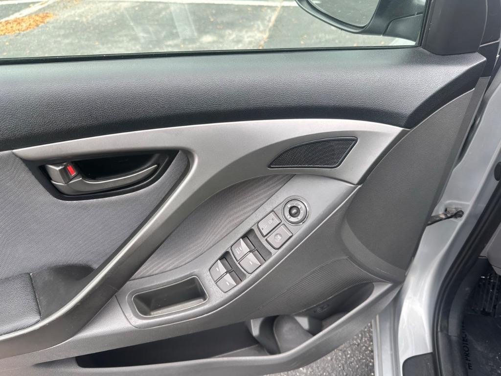 2013 Hyundai Elantra GLS photo