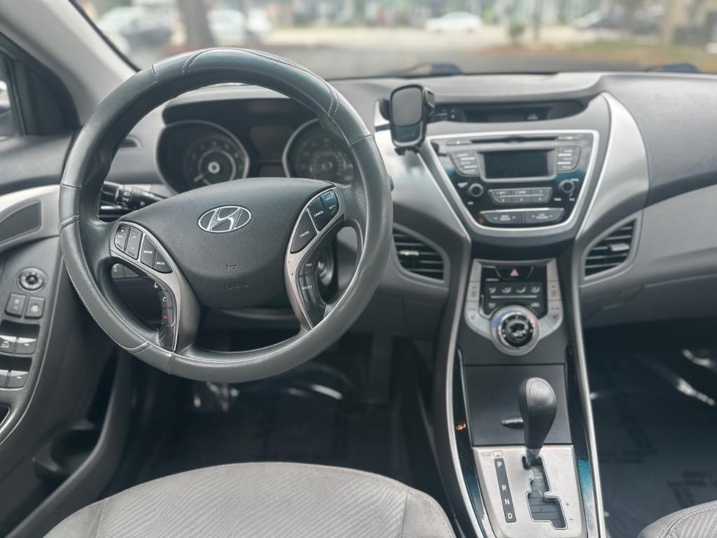 2013 Hyundai Elantra GLS photo