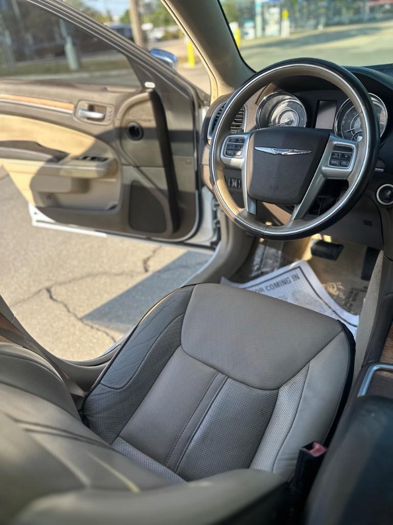 2012 Chrysler 300 Limited photo