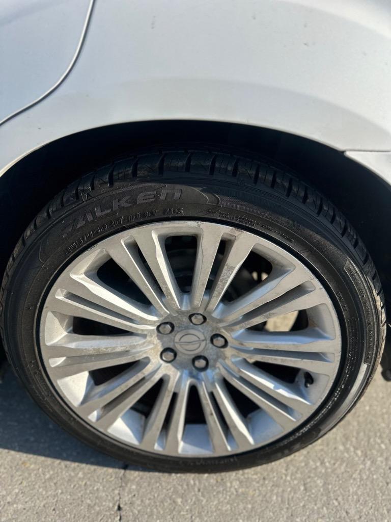 2012 Chrysler 300 Limited photo