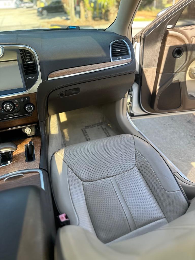 2012 Chrysler 300 Limited photo