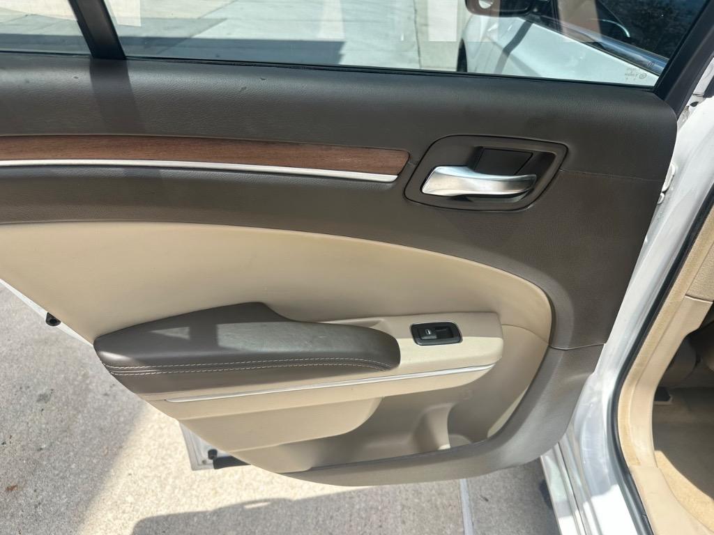 2012 Chrysler 300 Limited photo