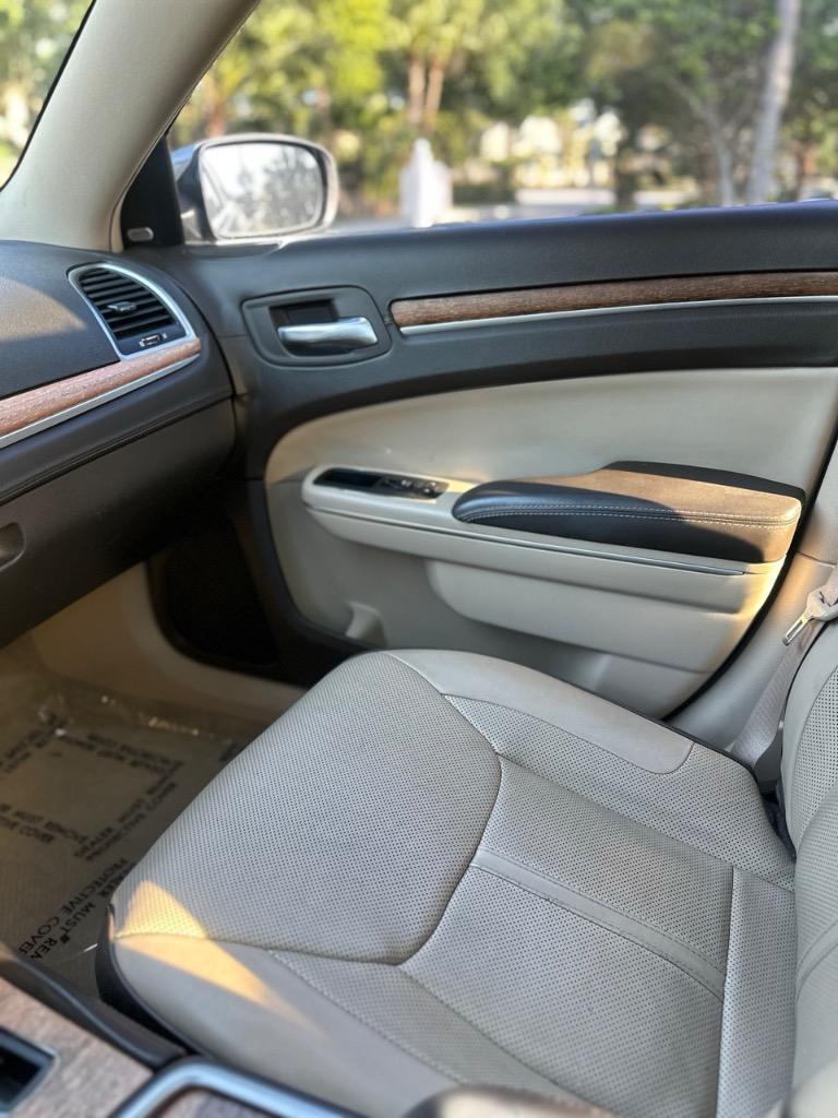2012 Chrysler 300 Limited photo