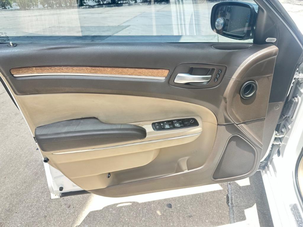 2012 Chrysler 300 Limited photo