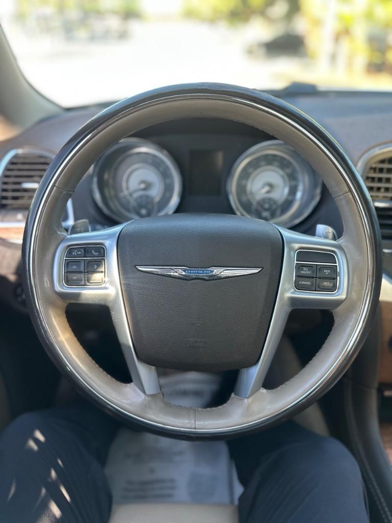2012 Chrysler 300 Limited photo