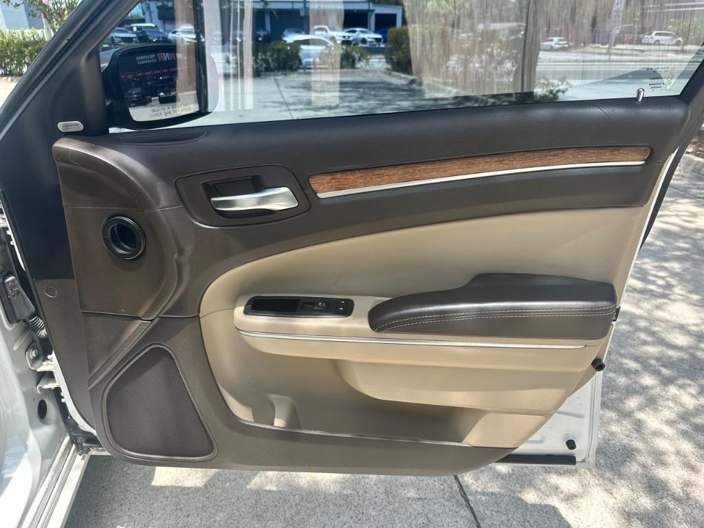2012 Chrysler 300 Limited photo