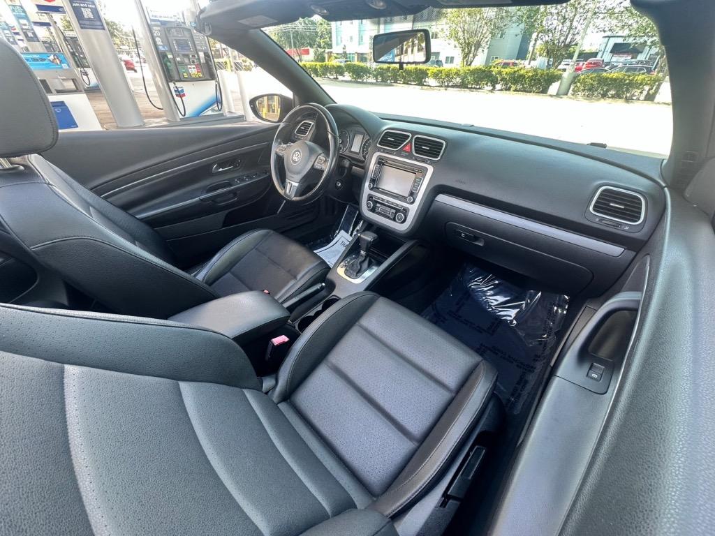 2011 Volkswagen Eos Komfort SULEV photo