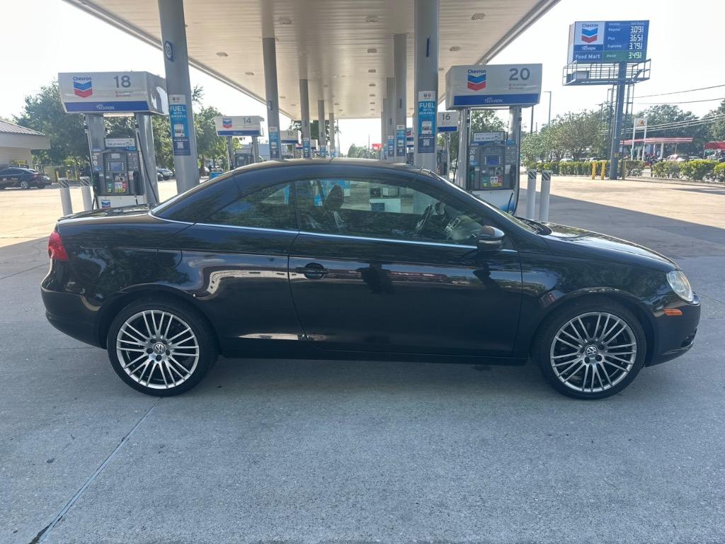 2011 Volkswagen Eos Komfort SULEV photo
