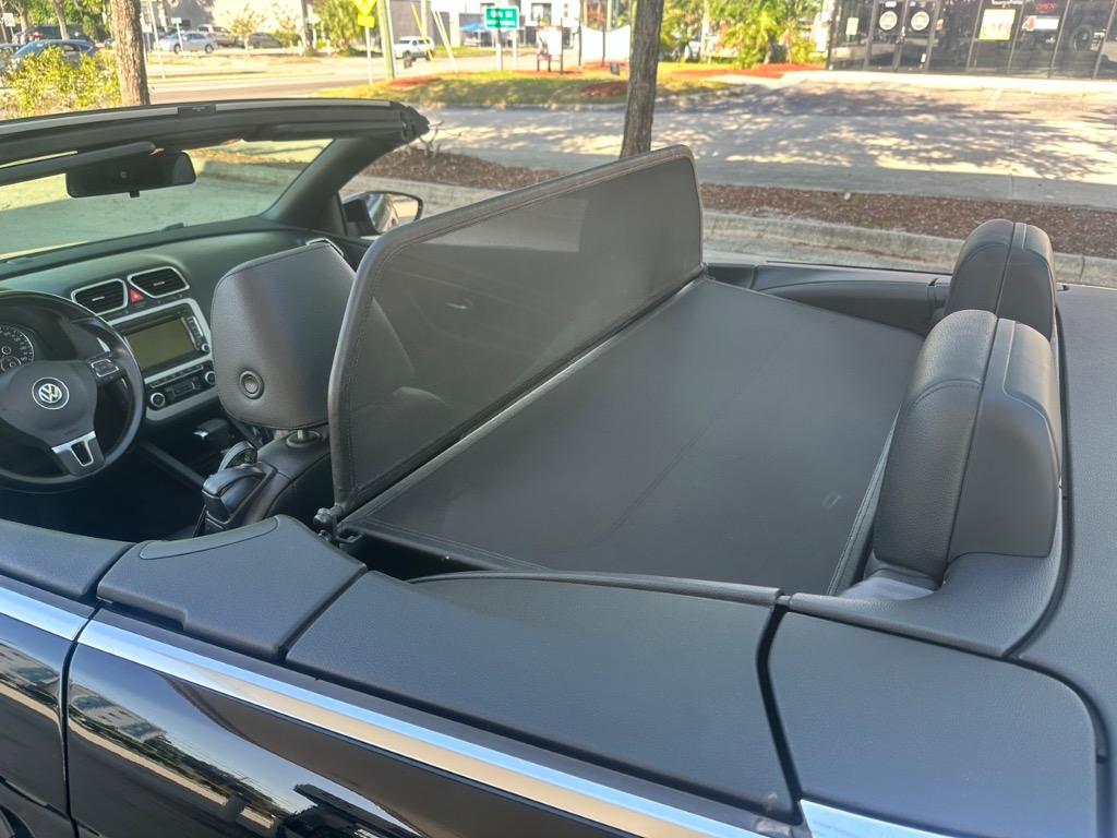 2011 Volkswagen Eos Komfort SULEV photo