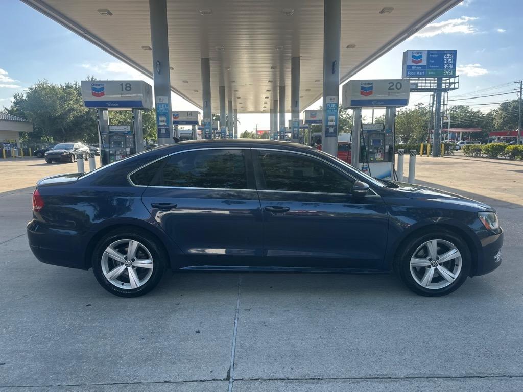 2012 Volkswagen Passat SE photo