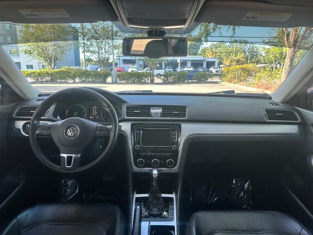 2012 Volkswagen Passat SE photo