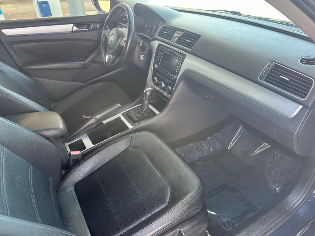 2012 Volkswagen Passat SE photo