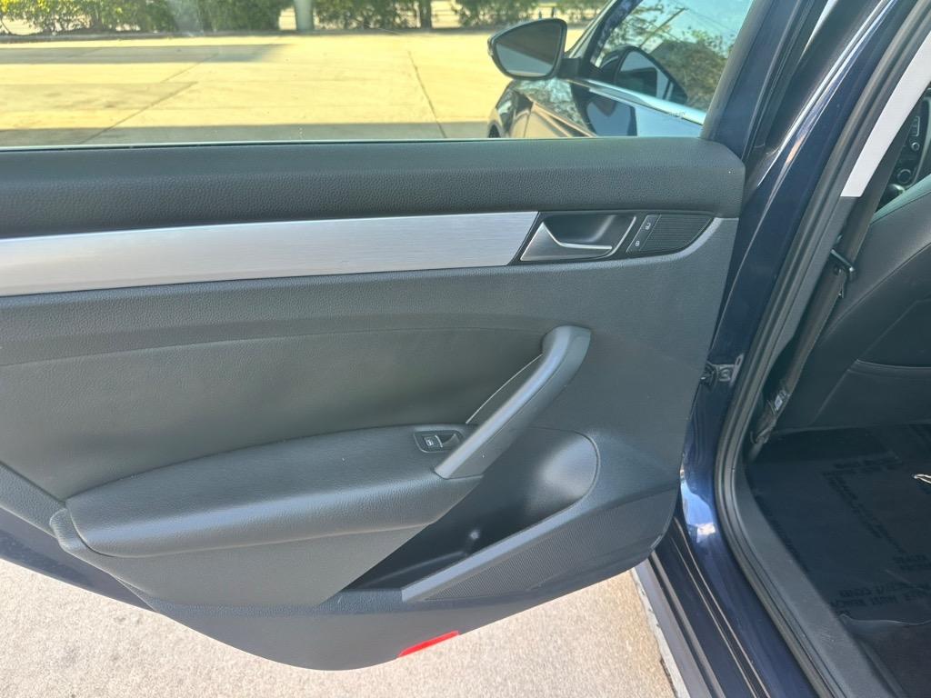 2012 Volkswagen Passat SE photo