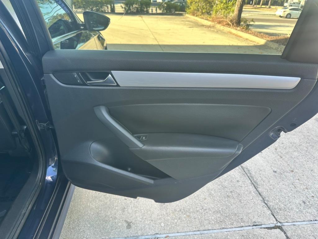 2012 Volkswagen Passat SE photo