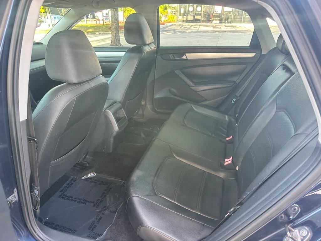 2012 Volkswagen Passat SE photo