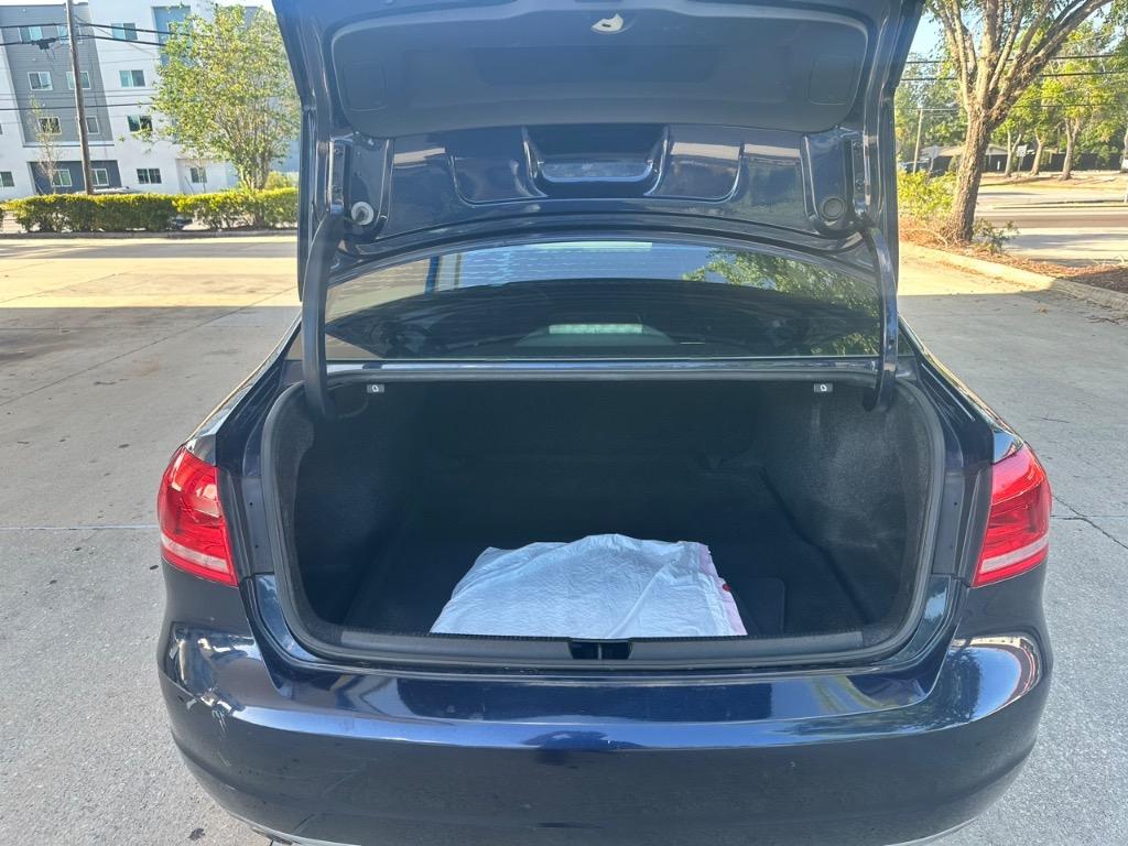 2012 Volkswagen Passat SE photo