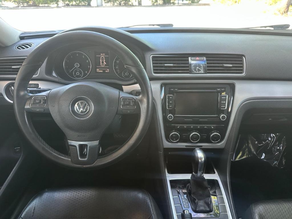 2012 Volkswagen Passat SE photo