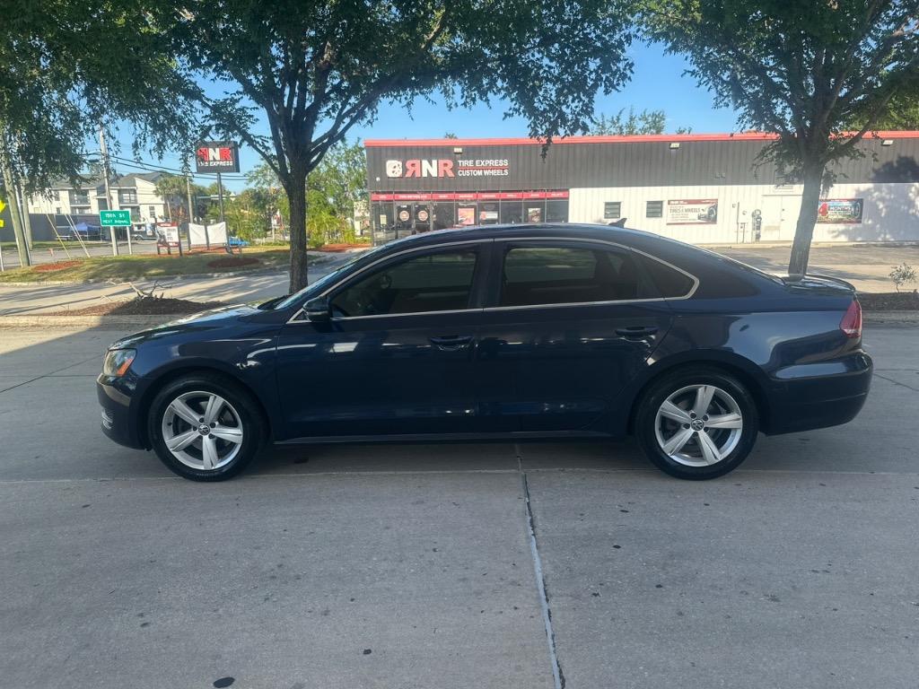 2012 Volkswagen Passat SE photo