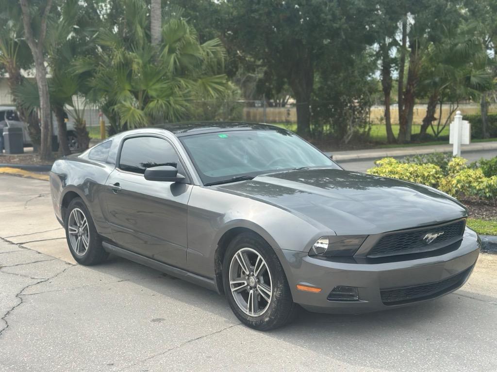 2010 Ford Mustang V6 Premium photo