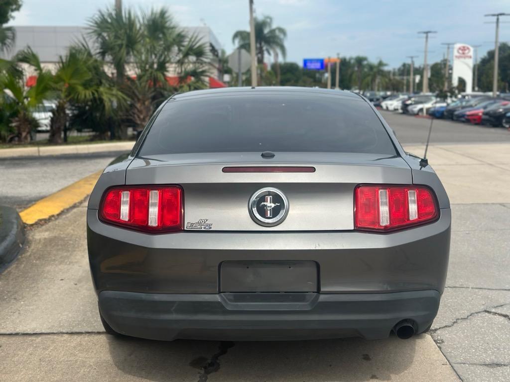 2010 Ford Mustang V6 Premium photo