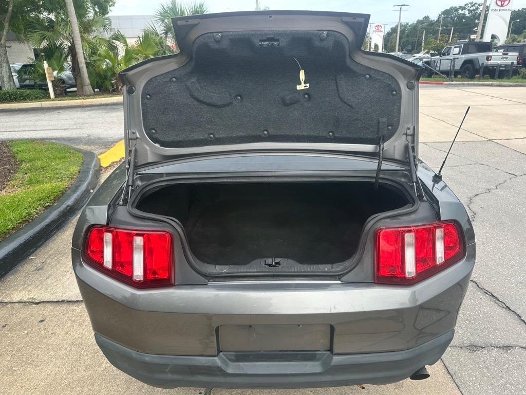 2010 Ford Mustang V6 Premium photo