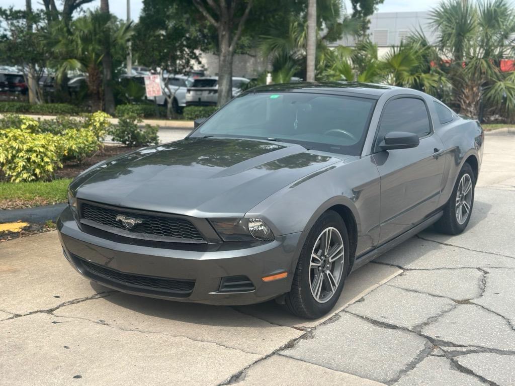2010 Ford Mustang V6 Premium photo
