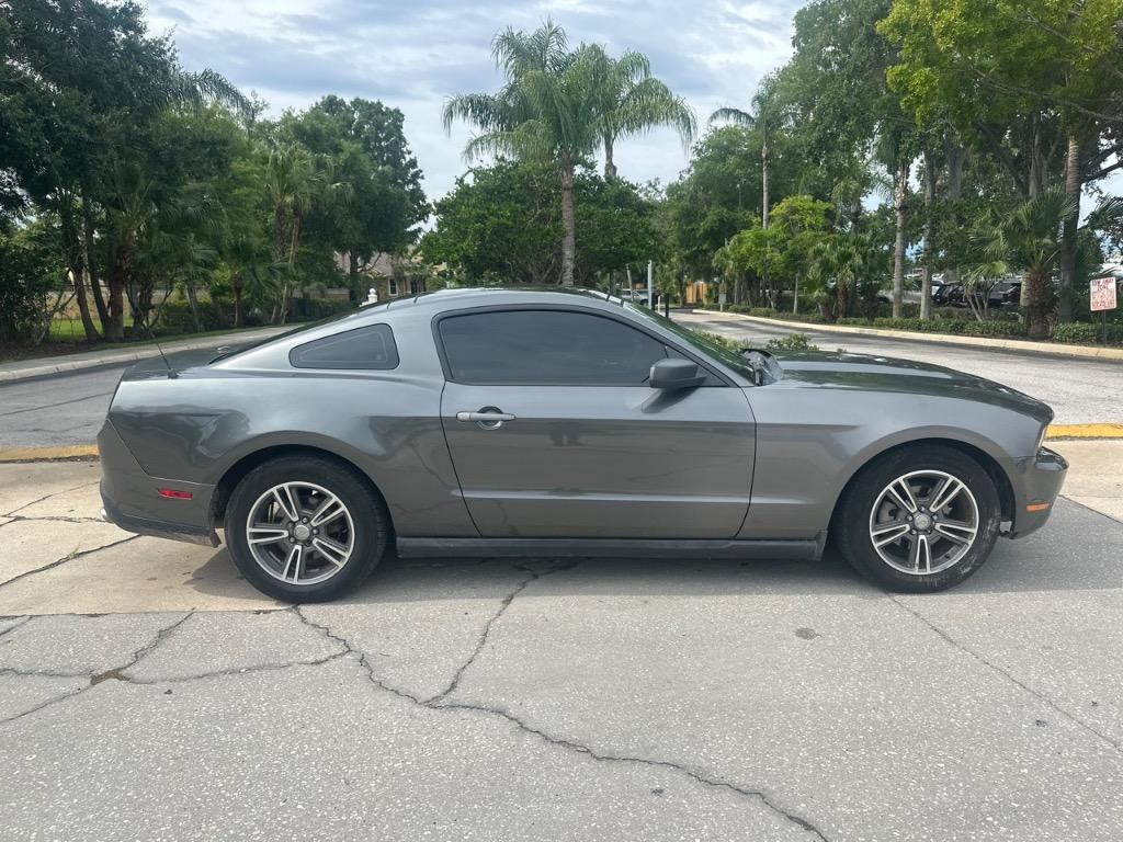 2010 Ford Mustang V6 Premium photo