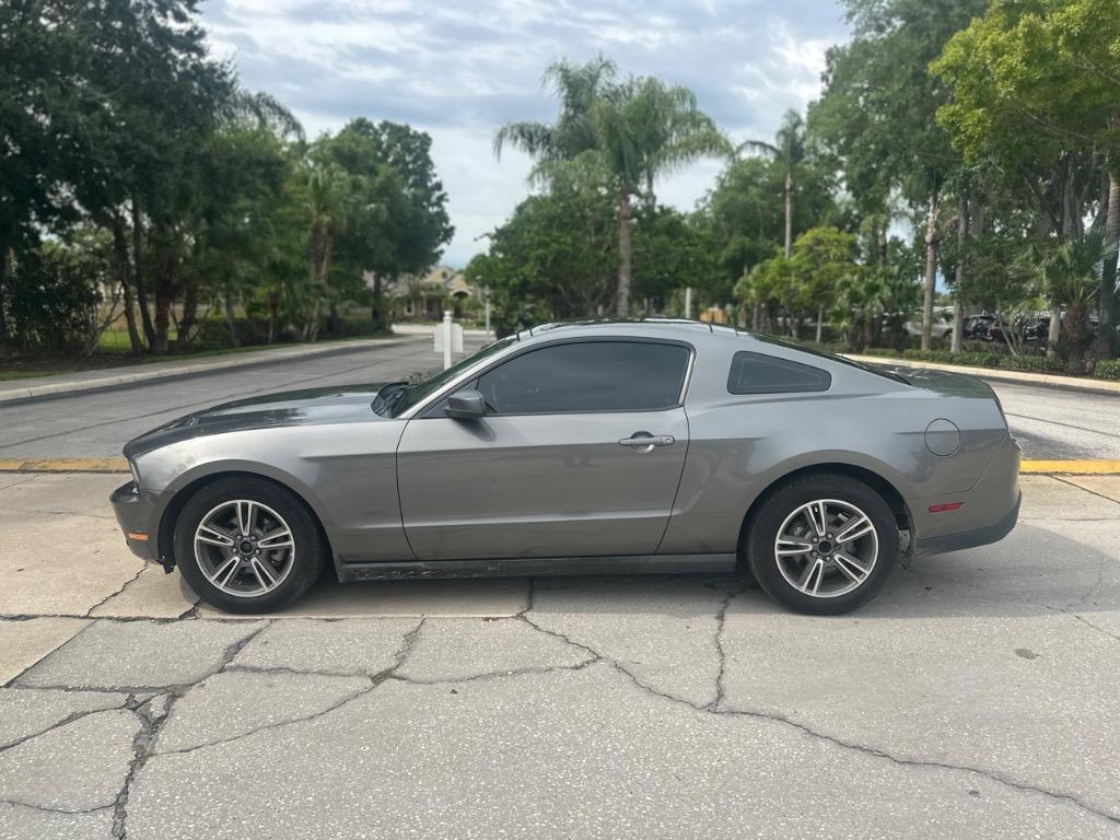 2010 Ford Mustang V6 Premium photo