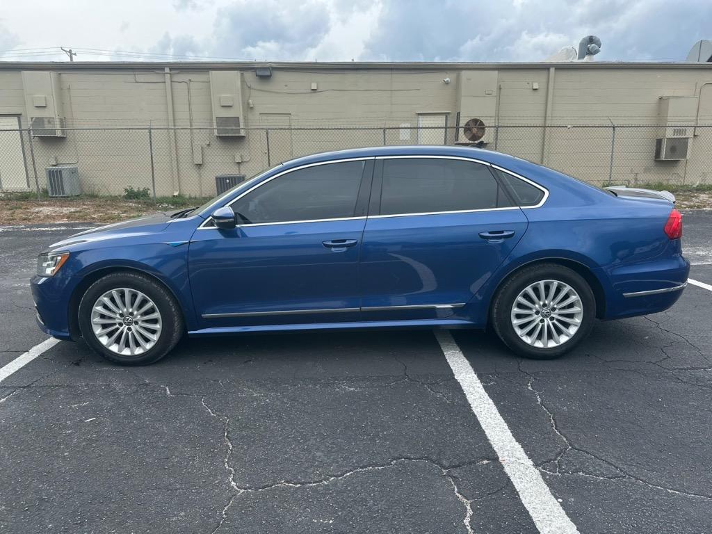 2016 Volkswagen Passat SE photo