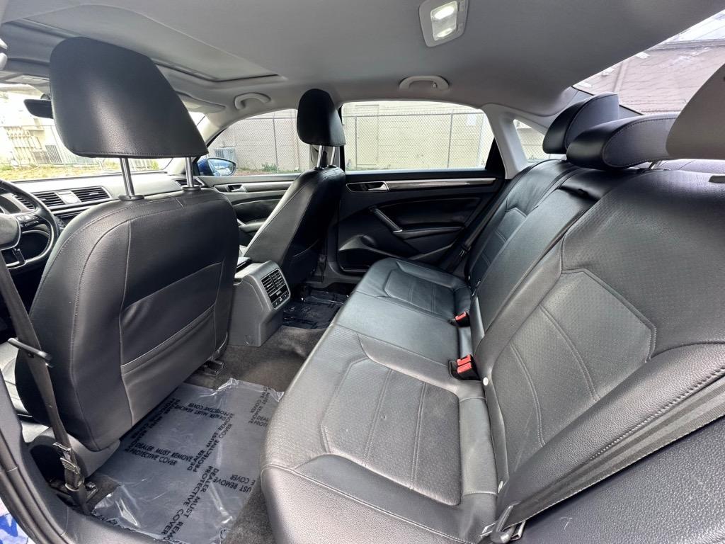 2016 Volkswagen Passat SE photo