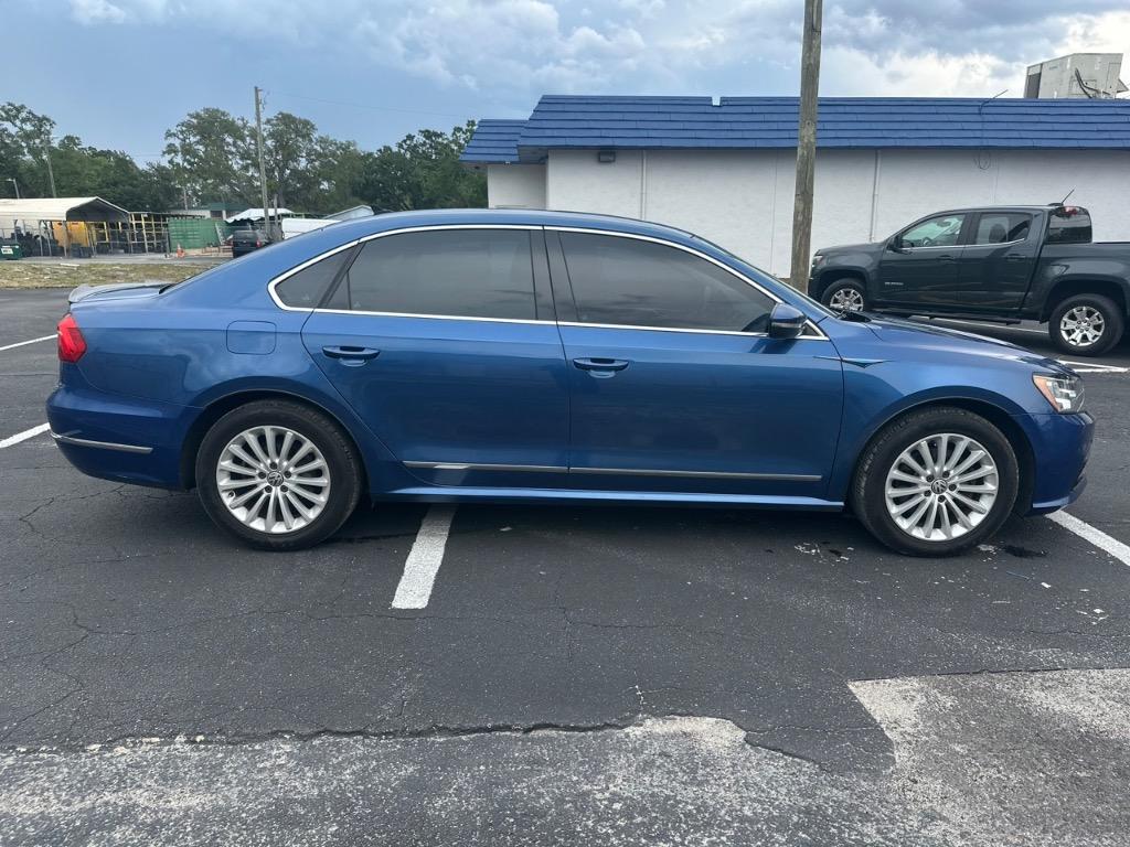 2016 Volkswagen Passat SE photo