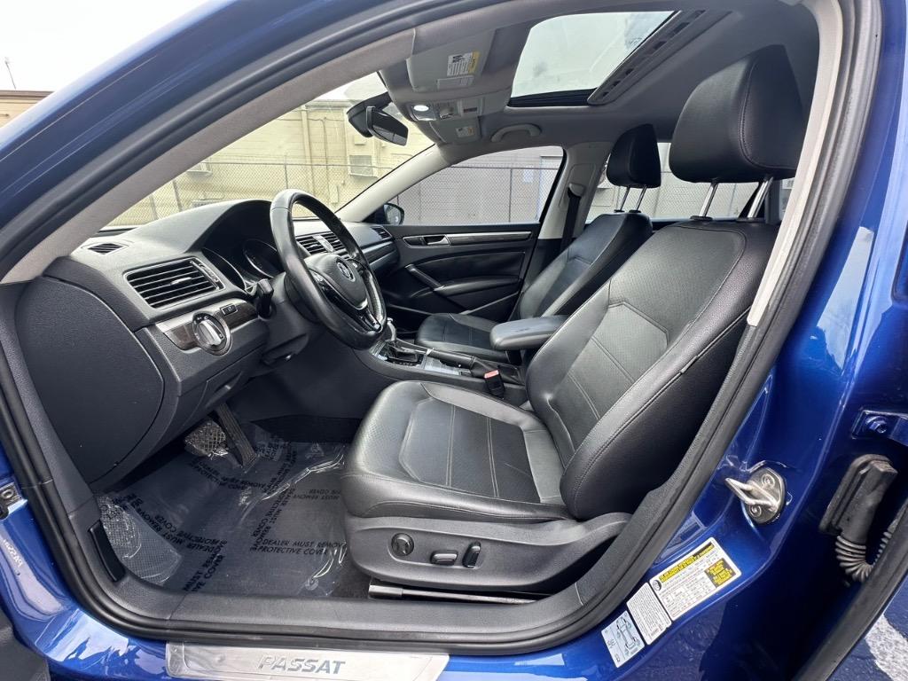 2016 Volkswagen Passat SE photo