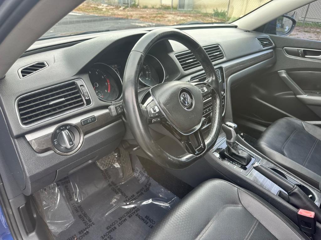 2016 Volkswagen Passat SE photo