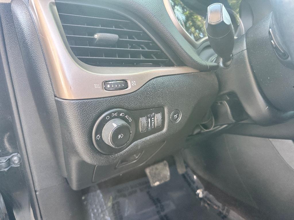 2016 Jeep Cherokee Latitude photo