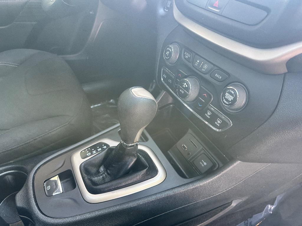 2016 Jeep Cherokee Latitude photo