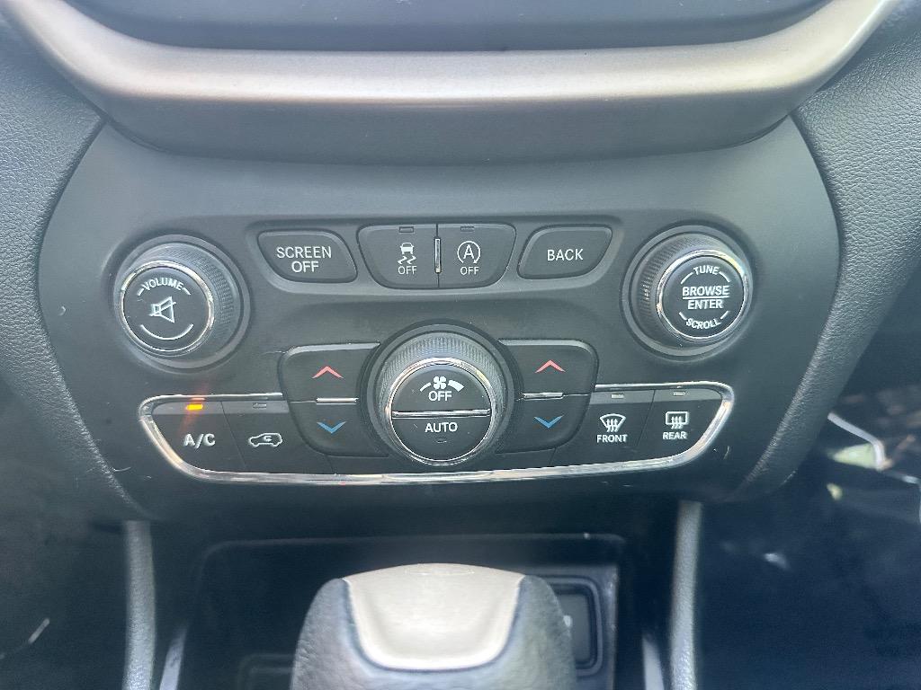 2016 Jeep Cherokee Latitude photo