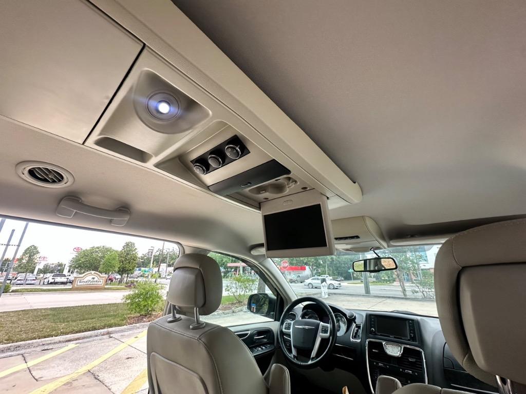 2012 Chrysler Town & Country Touring photo