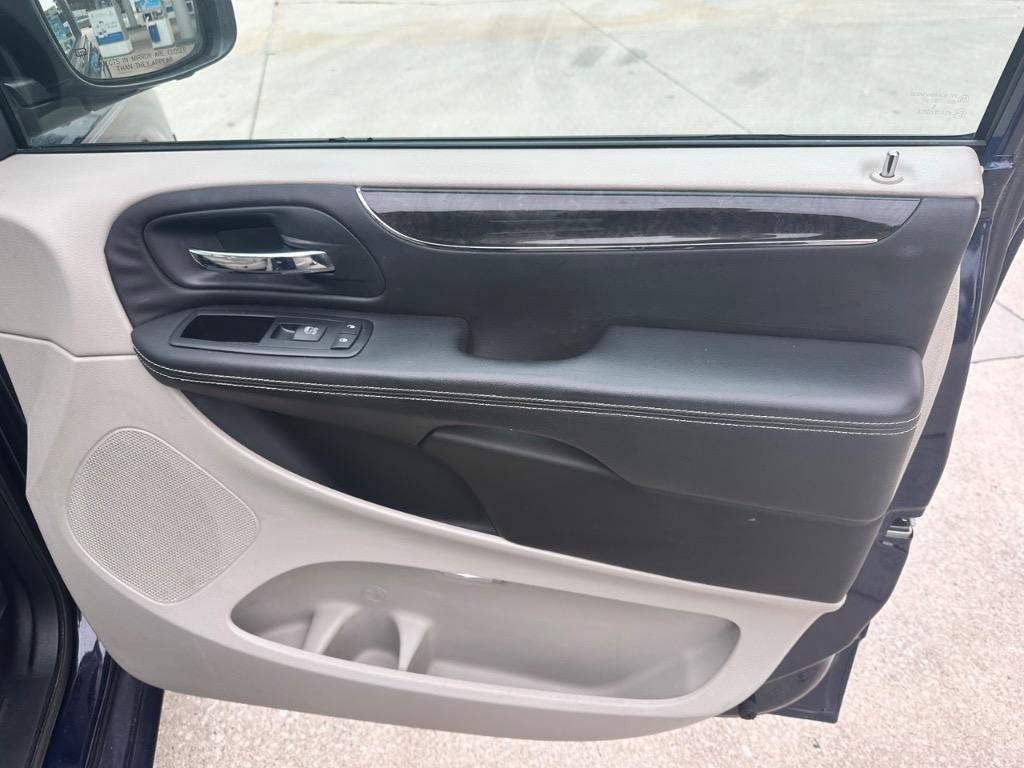 2012 Chrysler Town & Country Touring photo