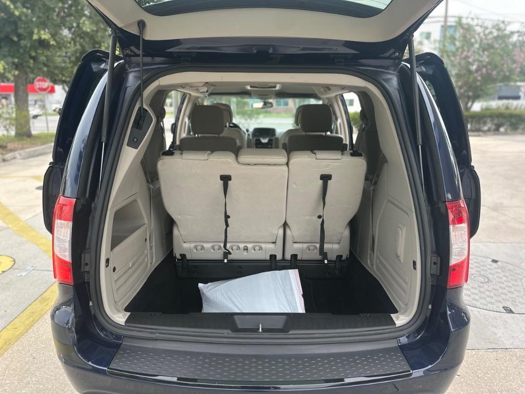 2012 Chrysler Town & Country Touring photo