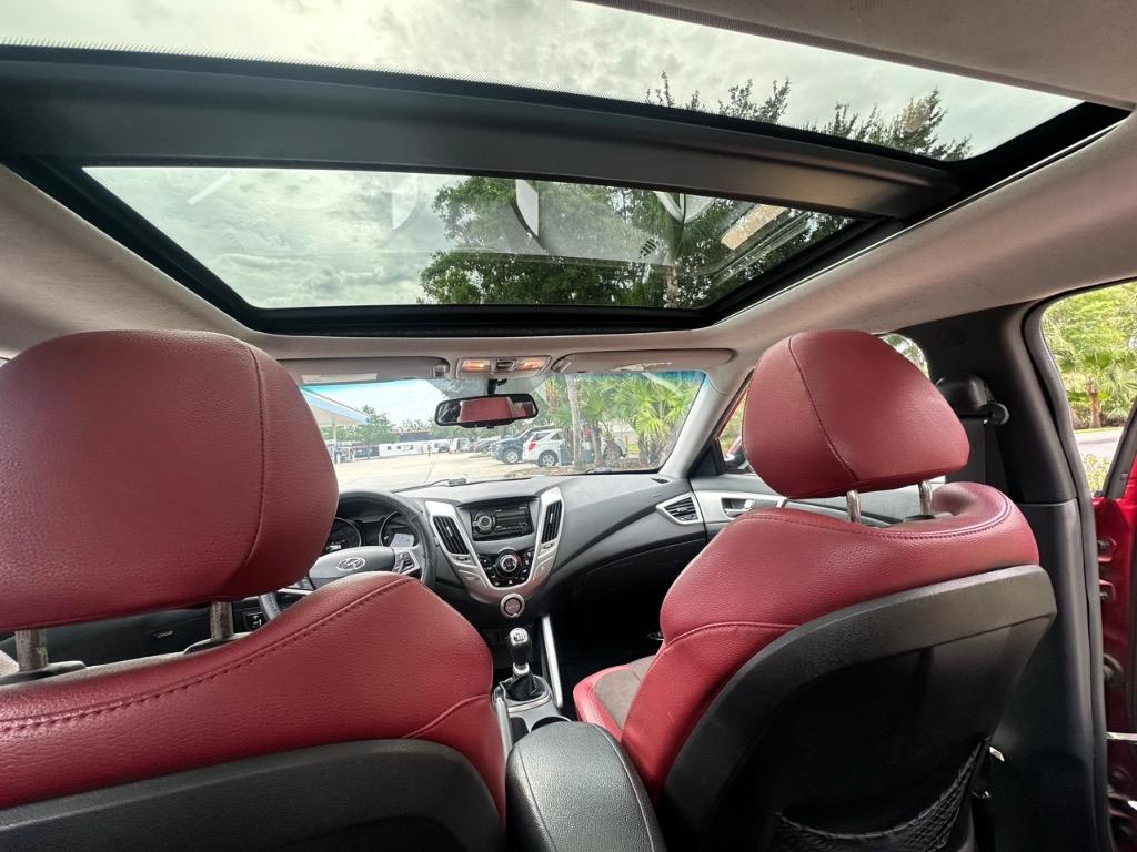 2012 Hyundai Veloster photo