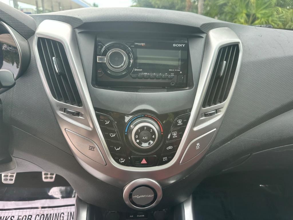 2012 Hyundai Veloster photo