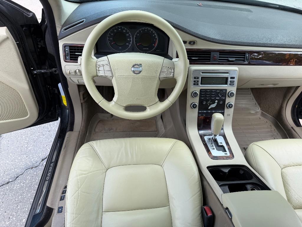 2008 Volvo V70 - $4,990