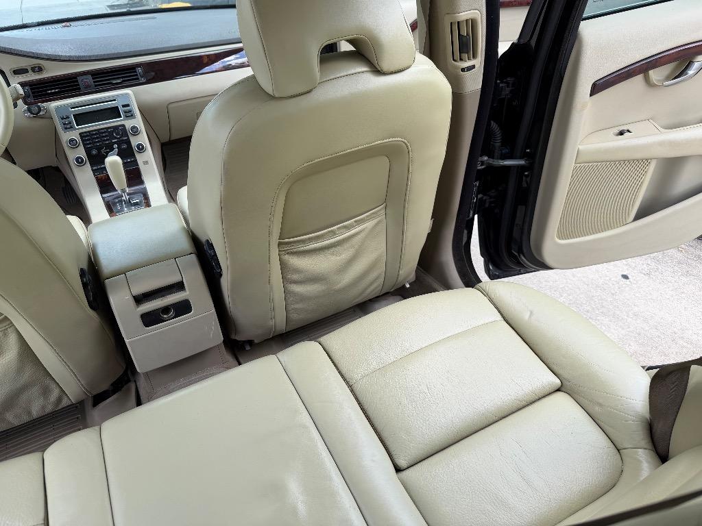 2008 Volvo V70 - $4,990