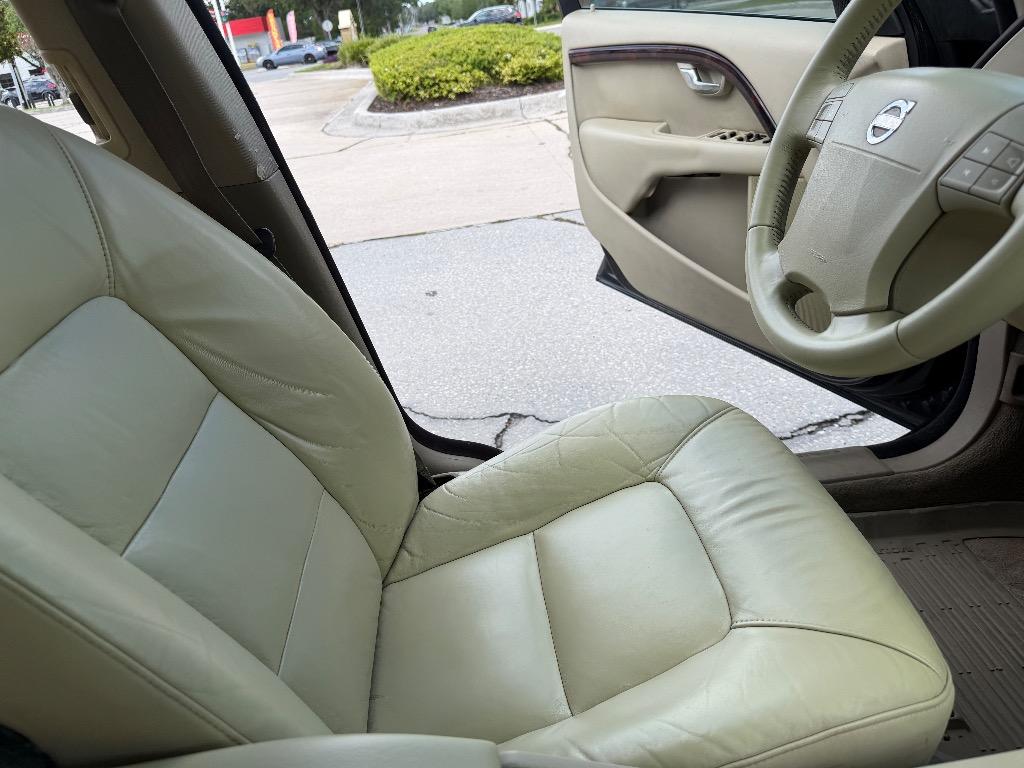 2008 Volvo V70 - $4,990