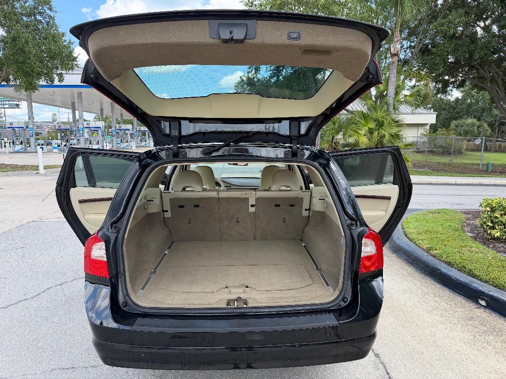 2008 Volvo V70 - $4,990