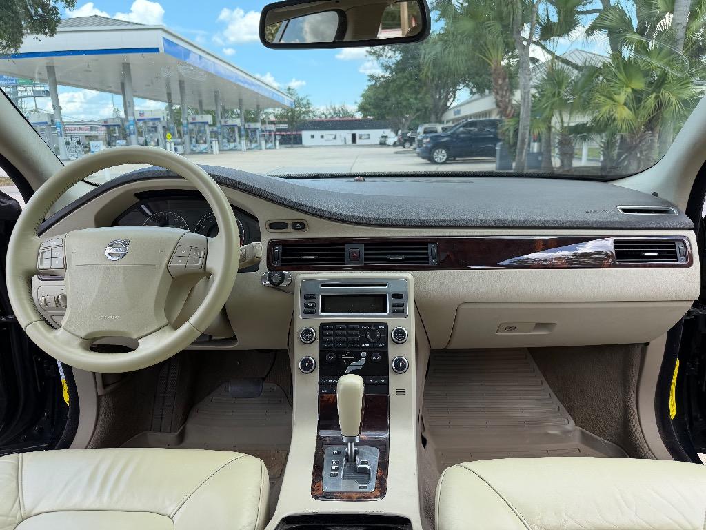 2008 Volvo V70 - $4,990