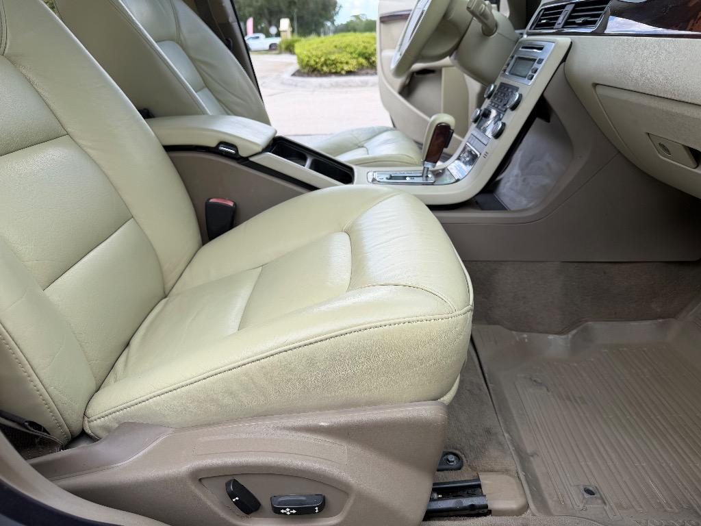 2008 Volvo V70 - $4,990