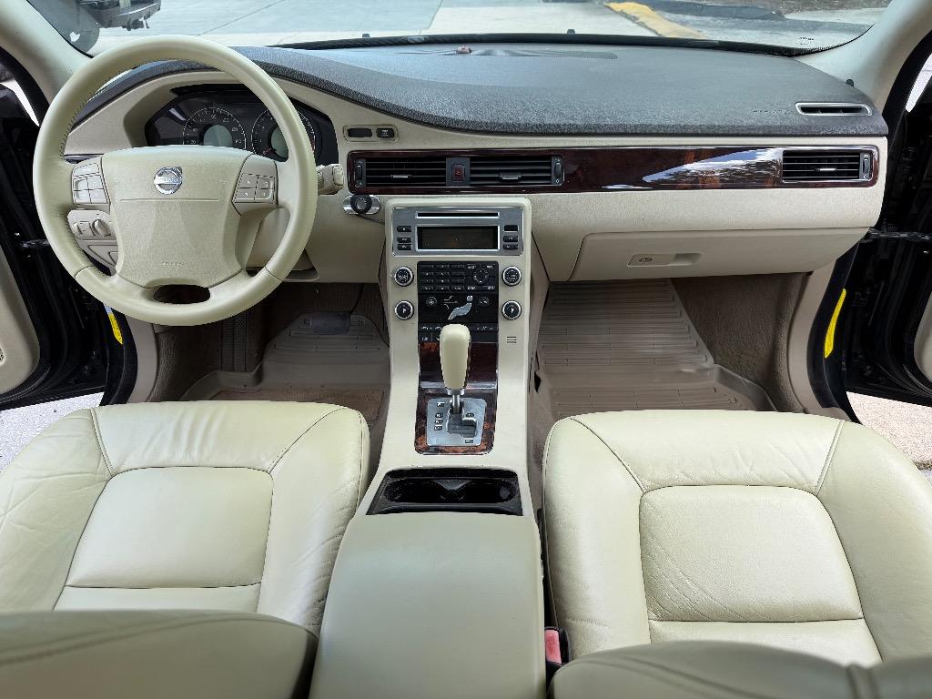 2008 Volvo V70 - $4,990