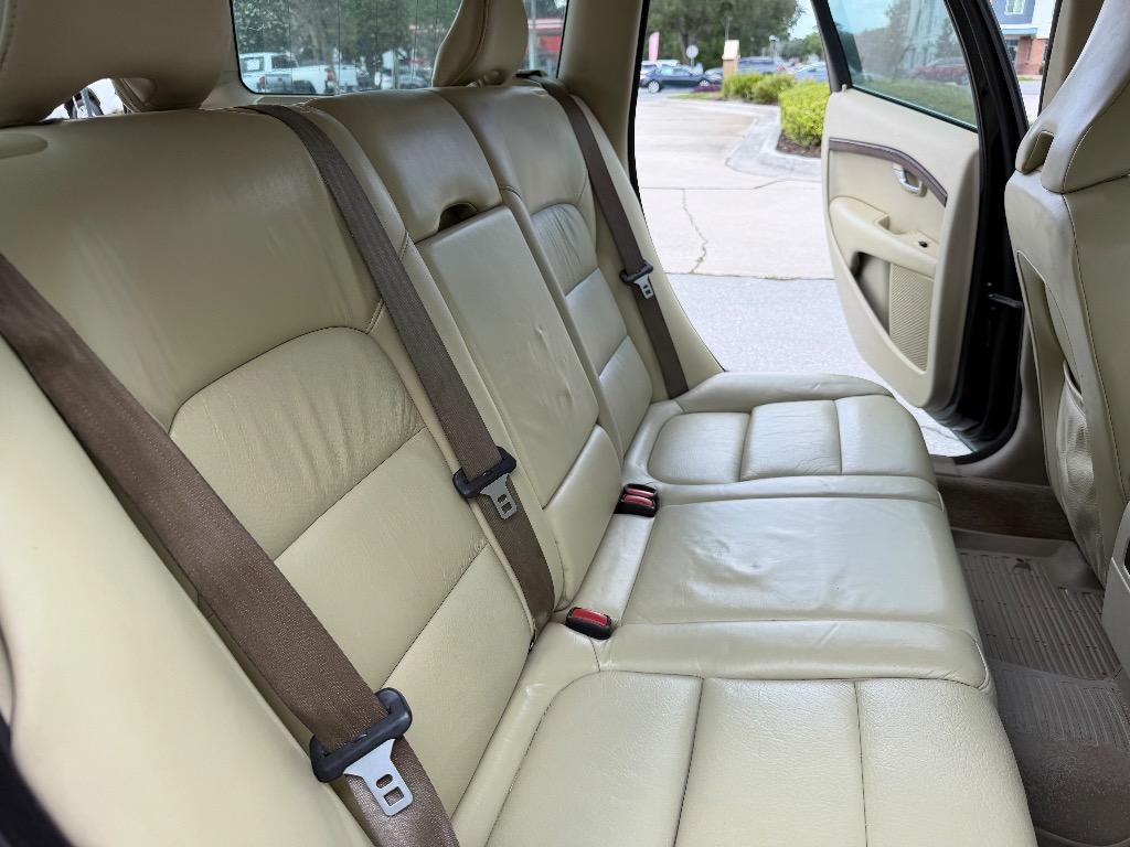 2008 Volvo V70 - $4,990