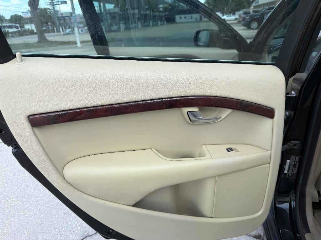 2008 Volvo V70 - $4,990